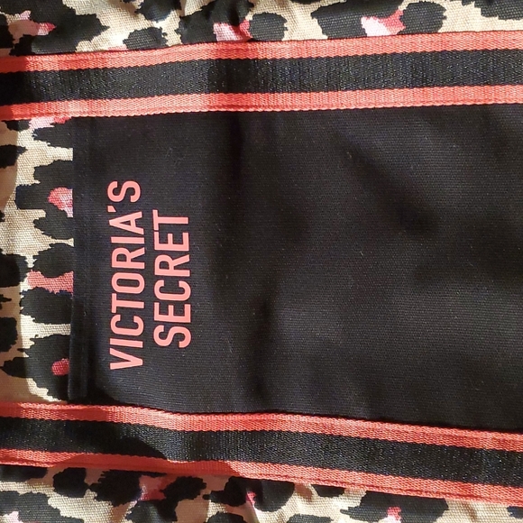 NWT! 11/18 Victoria's Secret Limited Sexy Leopard Wild Weekender Tote Bag, Large - Picture 2 of 10